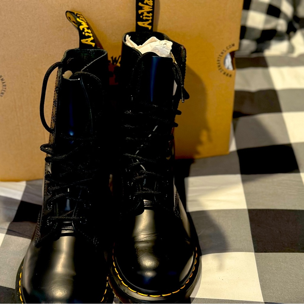 Mean’s doc martens good for this type of season in year